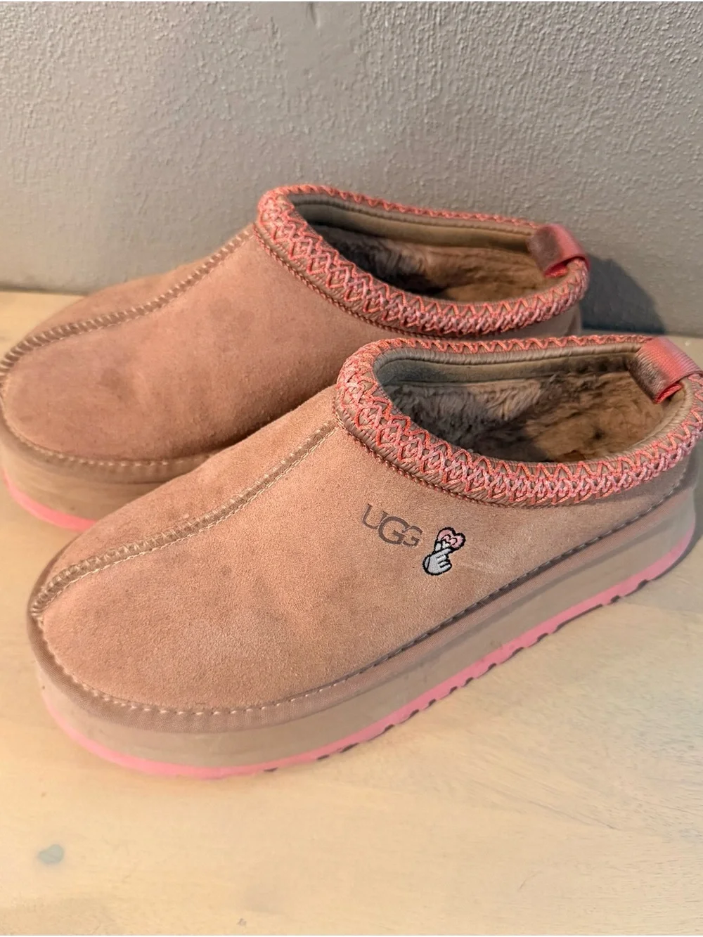 UGG Tazz Love Platform Slipper